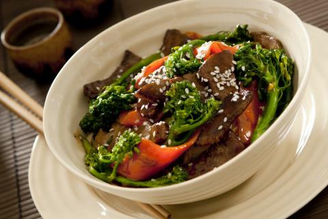 Filet de bœuf aux brocolis et au sésame
