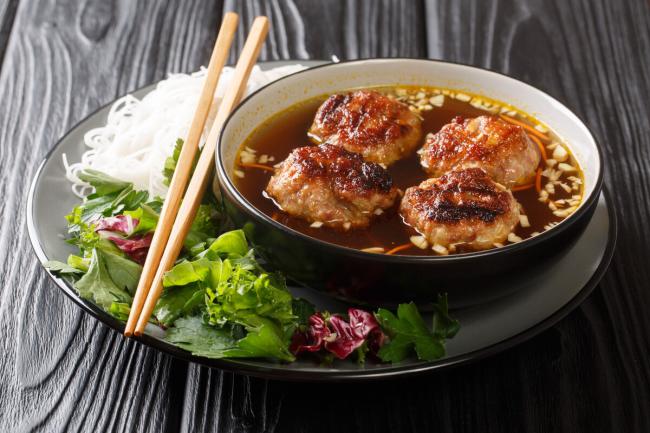 Bowl de boulettes de viande à la vietnamienne