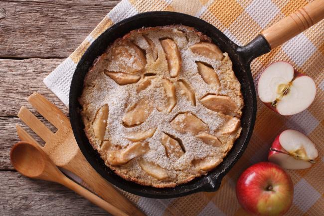 Gâteau de crêpes aux pommes à la poêle